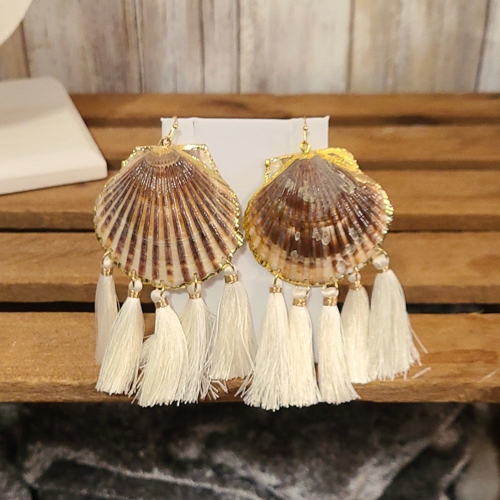 Shell with Tassel drop earrings NWT